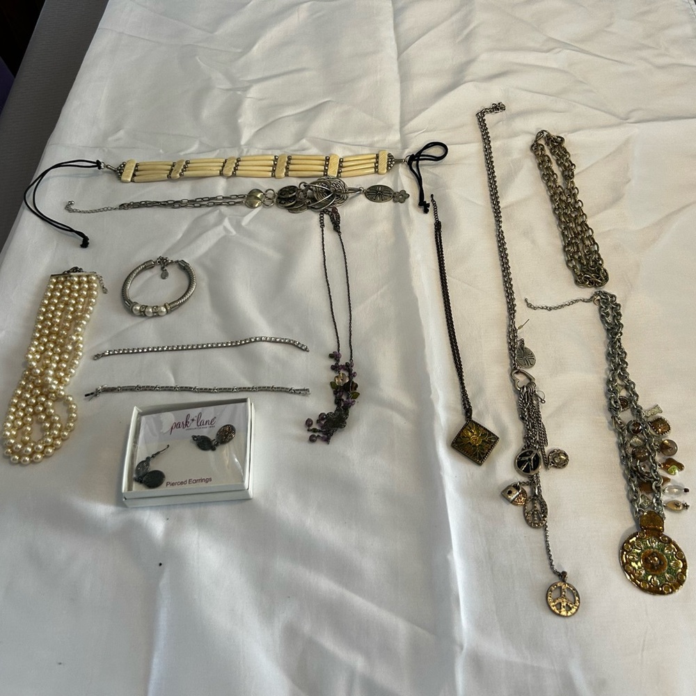 Mixed Women's Jewelry Set in Gold and Silver Tones